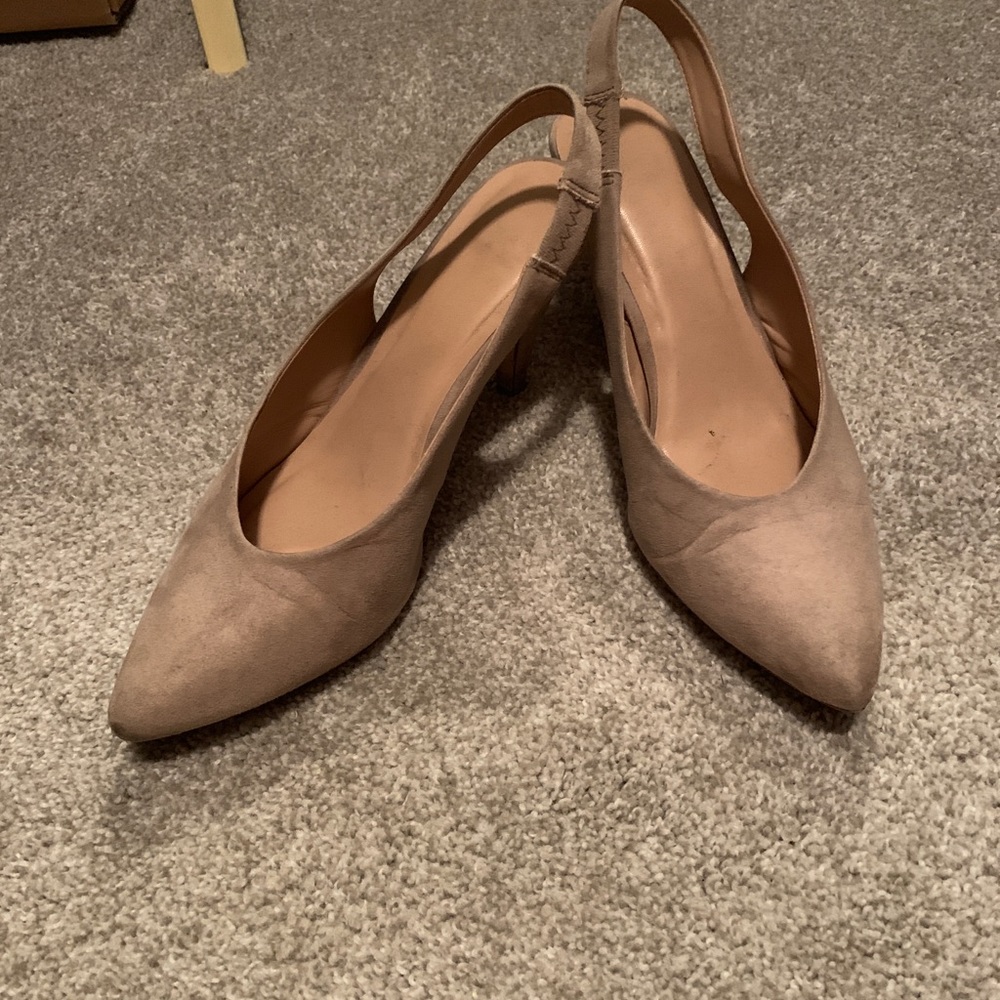Nude sling back pumps